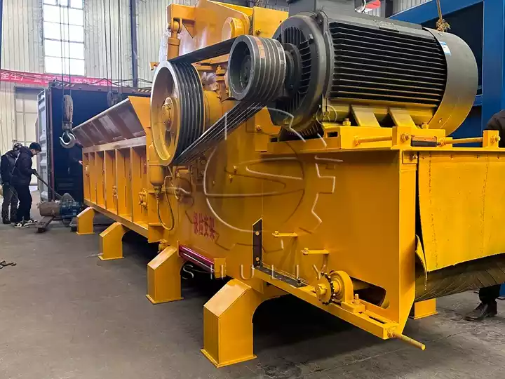 Industrial large wood crusher