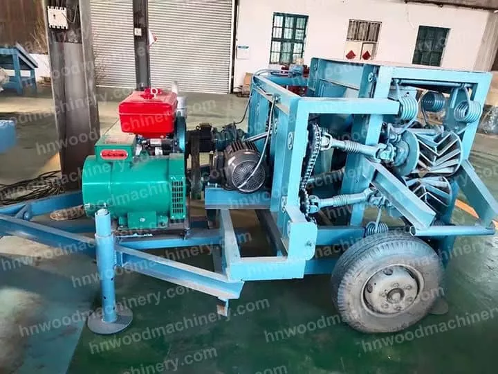 Round wood peeling machine