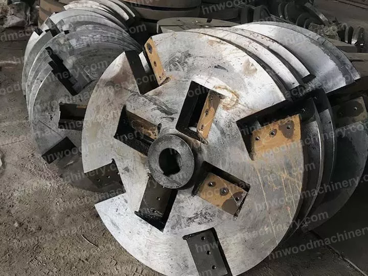 Crushing blades