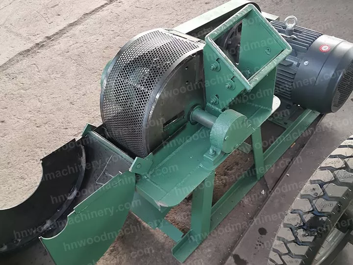 Sawdust powder making machine