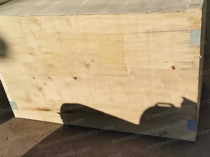 Embalaje de cajas de madera de la máquina trituradora de madera.