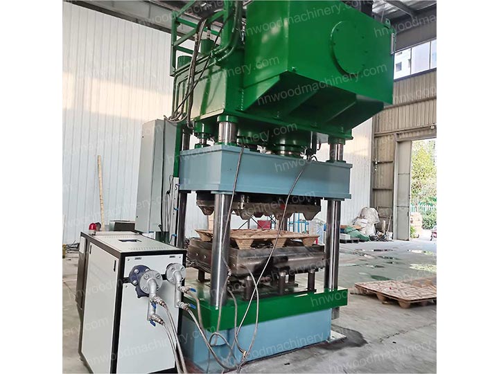 Automatic wood pallet making machine