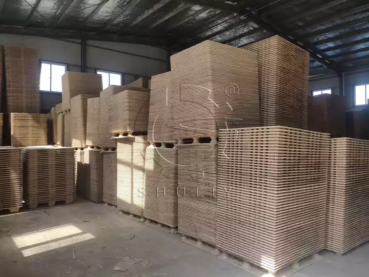 Production de palettes en bois pressé