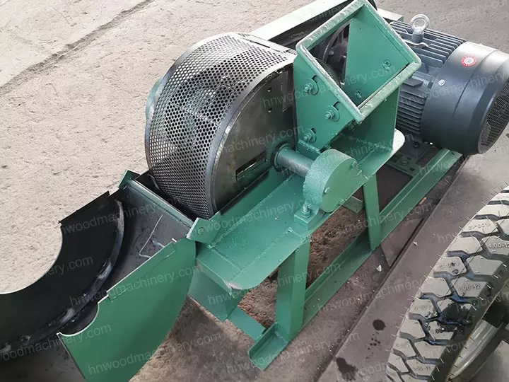 Wood shredder chipper