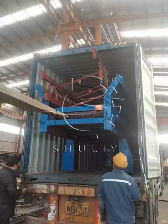 Lumber crushing machine