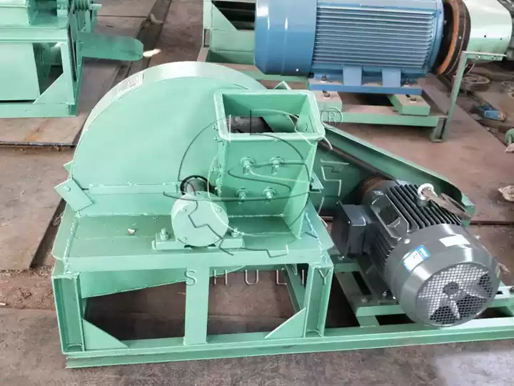 Wood shaving making machine