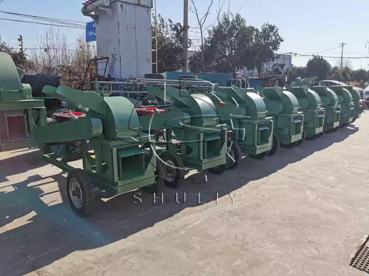 Portable wood crusher machines