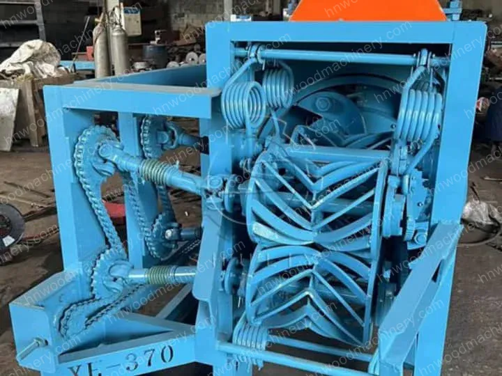 3 Types Of Wood Debarker: Efficient Solutions For Timber Processing 4 Vertical log debarking machine