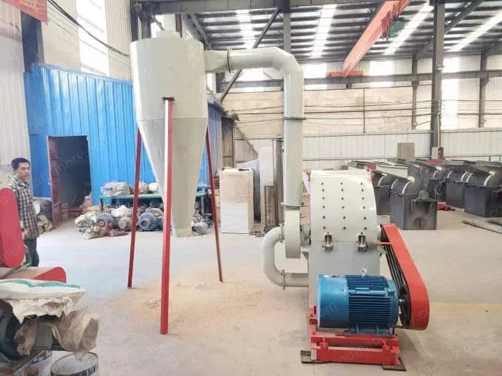 Waste wood hammer mill