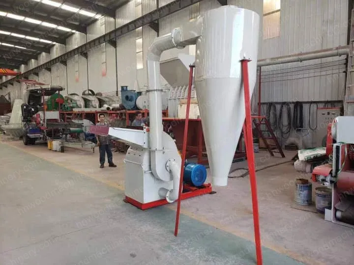 Wood hammer mill