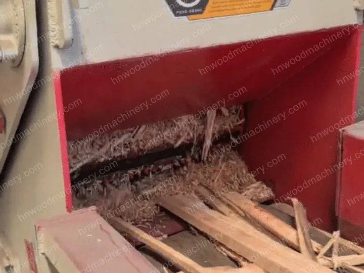 wood crusher crushing process