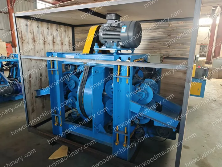 Wood debarking machine for logs