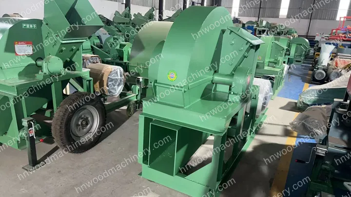 Wood shaving machine for animal bedding