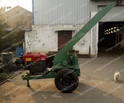 Mobile disc wood chipping machine